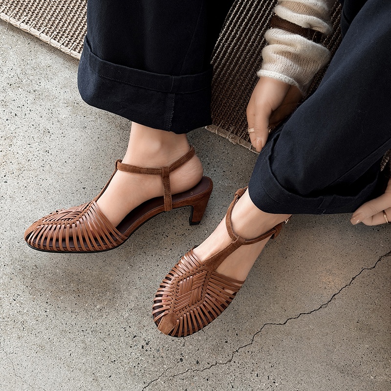 Women'S Shoes Kitten Heels - 2026 新しいセクシーなファッション女性本革バックルサンダル子猫ハイヒール夏のパーティー結婚式の靴女性黒茶色パンプス
