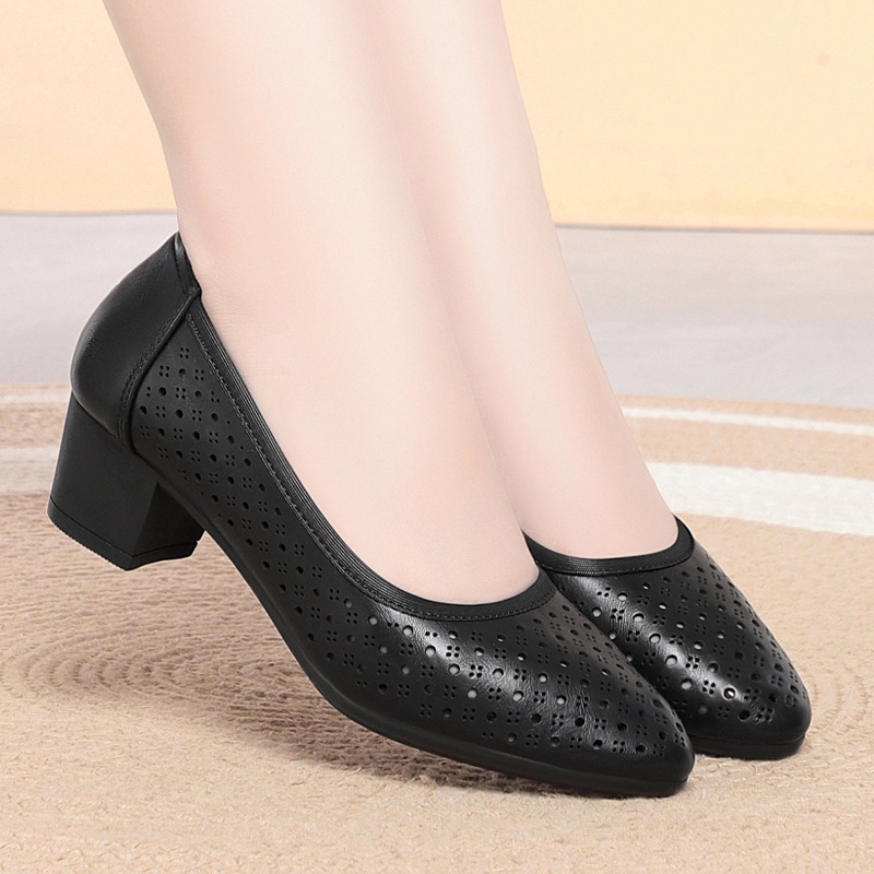 ベージュのメリージェーンシューズ、調節可能なアンクルストラッ - Mary Jane Shoes のレビューと価格