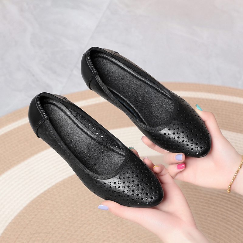 ベージュのメリージェーンシューズ、調節可能なアンクルストラッ - Mary Jane Shoes のレビューと価格